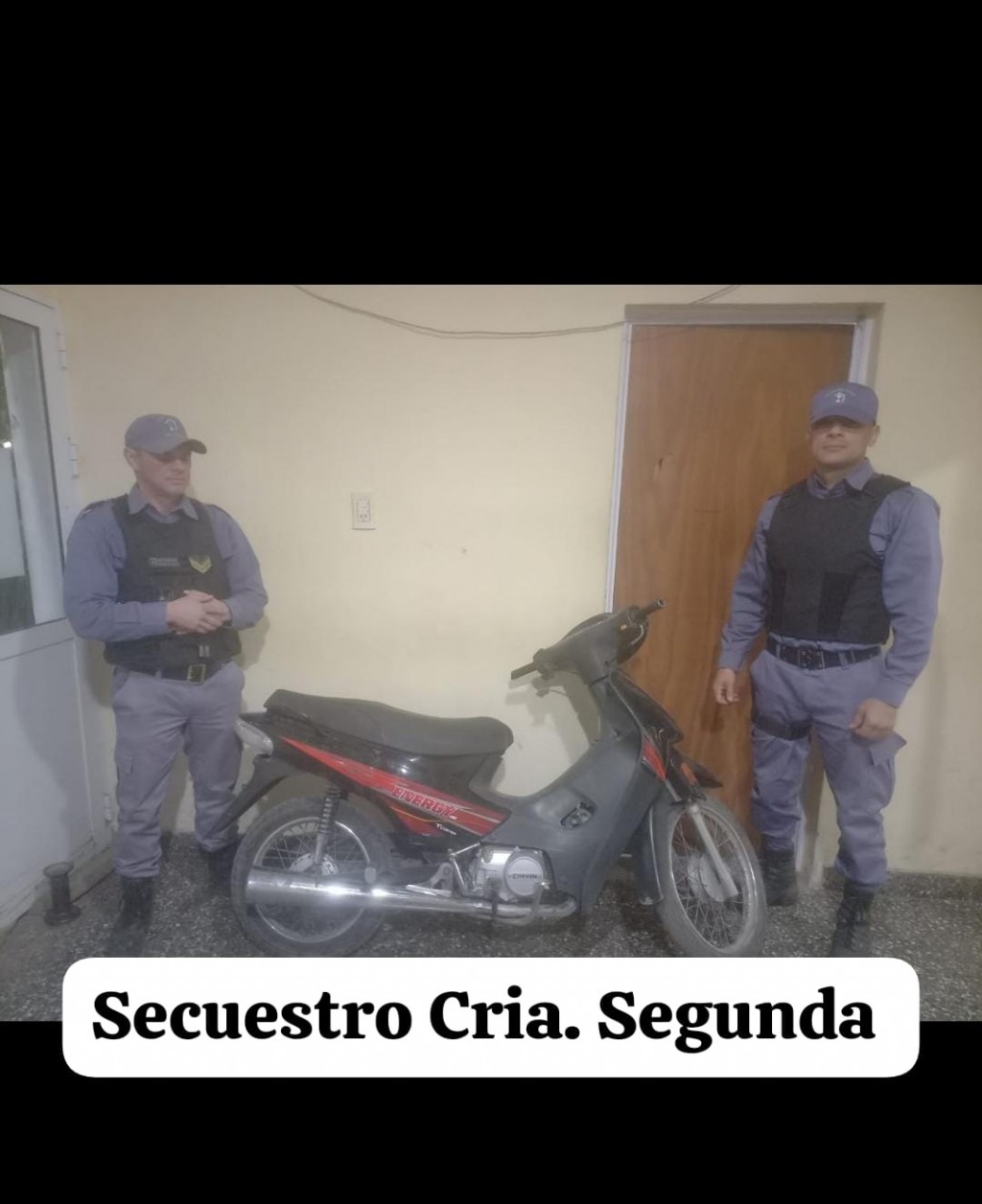 LE ROBARON LA MOTO DEL FRENTE DE SU CASA, PERO EL PERSONAL DE COMISARIA SEGUNDA SE LA RECUPERO 