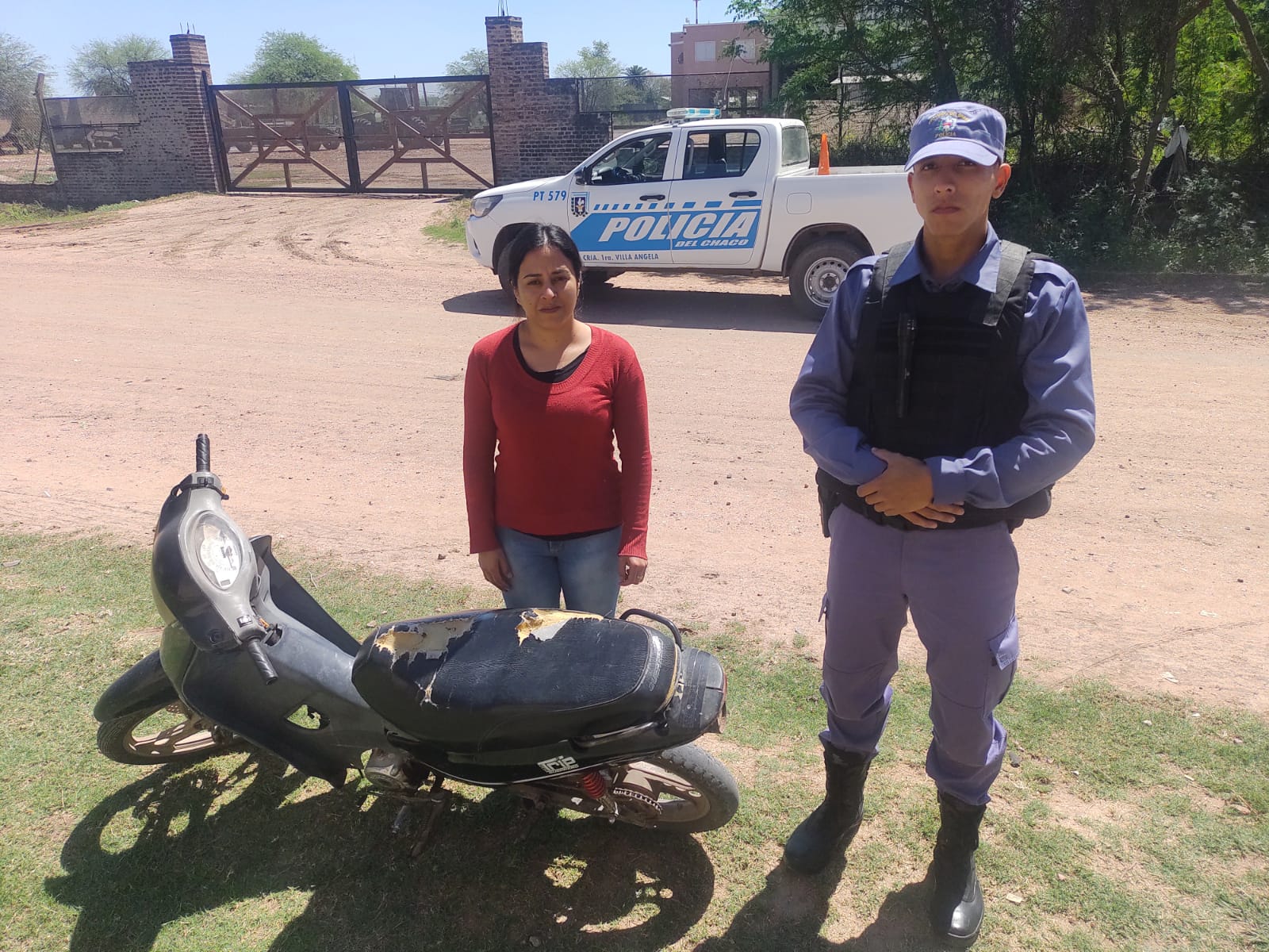 PERSONAL DE COMISARIA PRIMERA, RECUPERA UNA MOTOCICLETA SUSTRAÍDA