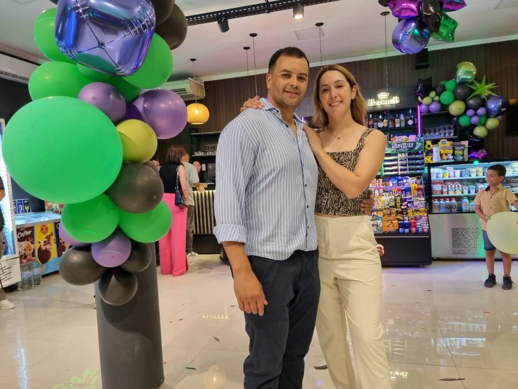 DU GRATY: CON UN GRAN MARCO DE PÚBLICO LA GRIETA EXPRESS, INAUGURO SU LOCAL