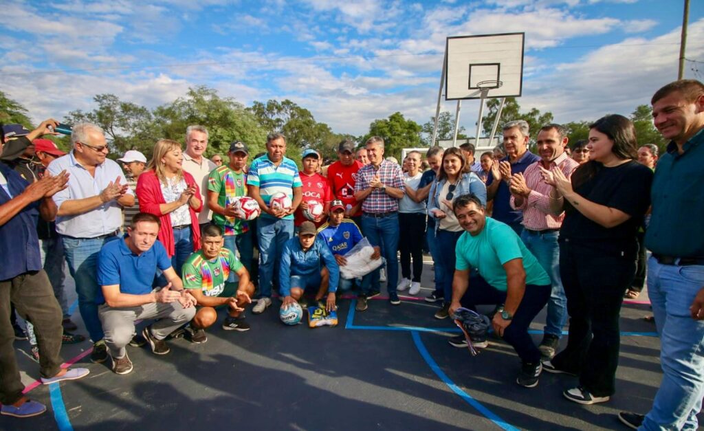 MIRAFLORES: EL GOBERNADOR ZDERO INAUGURÓ UN NUEVO PLAYÓN DEPORTIVO PARA EL CLUB QOM
