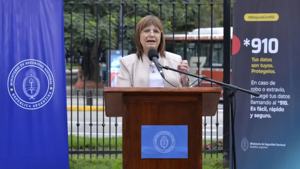 Patricia Bullrich presentó la Línea *910 para bloquear celulares robados en todo el país