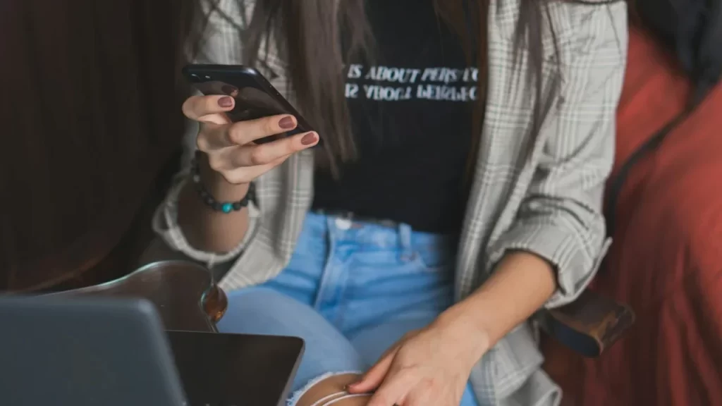Juicio por deepfake: piden hasta 30 años de cárcel para alumno que usó IA para crear porno con sus compañeras