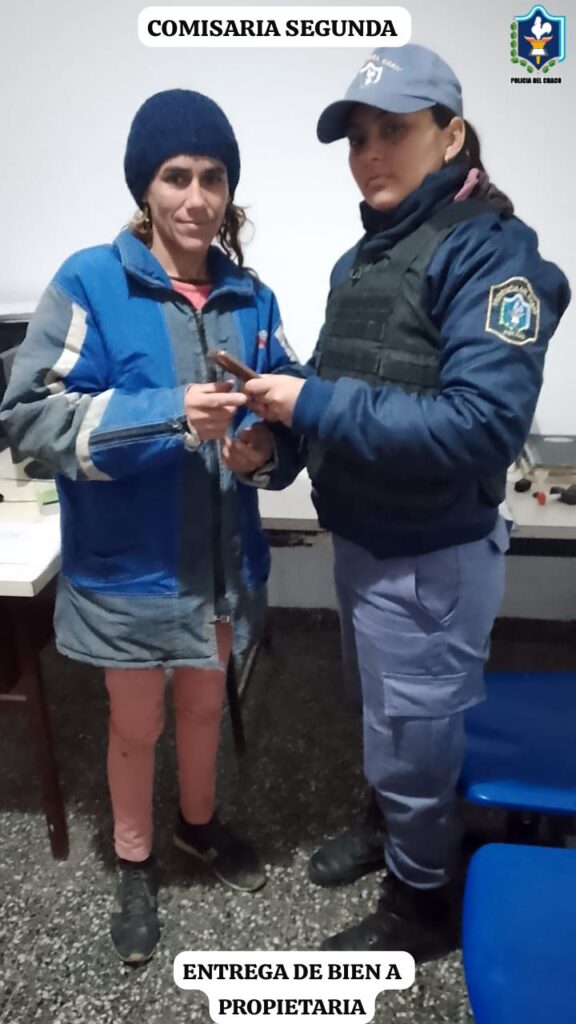 FUE A DENUNCIAR EL ROBO DE SU TELÉFONO CELULAR, PERO LA POLICÍA YA SE LO HABÍA RECUPERADO