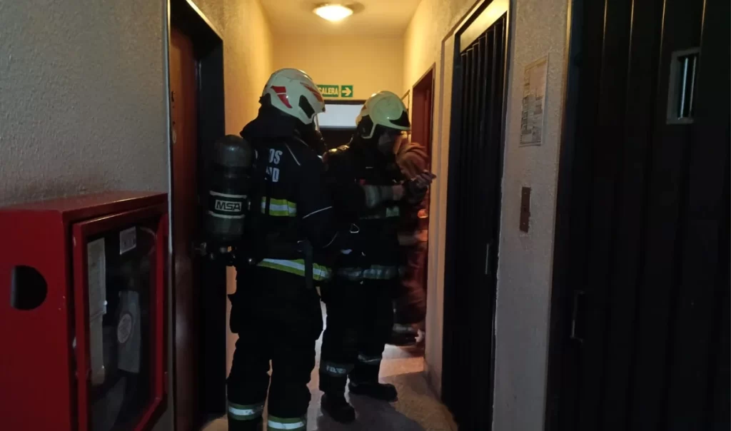 Cuatro personas se intoxicaron con monóxido de carbono en un edificio de Saavedra