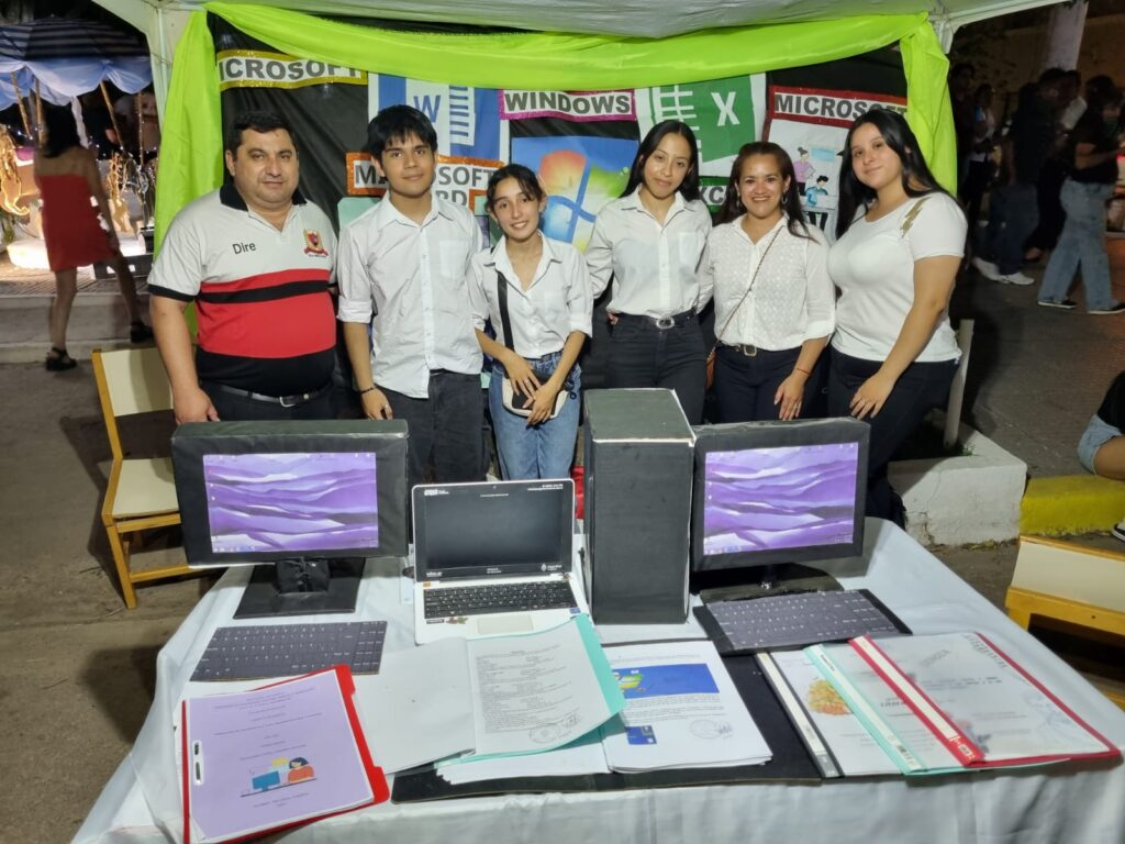 LA EXPO TÉCNICA 2025 VOLVIÓ A LA PLAZA CENTRAL CON UNA AMPLIA PARTICIPACIÓN EDUCATIVA