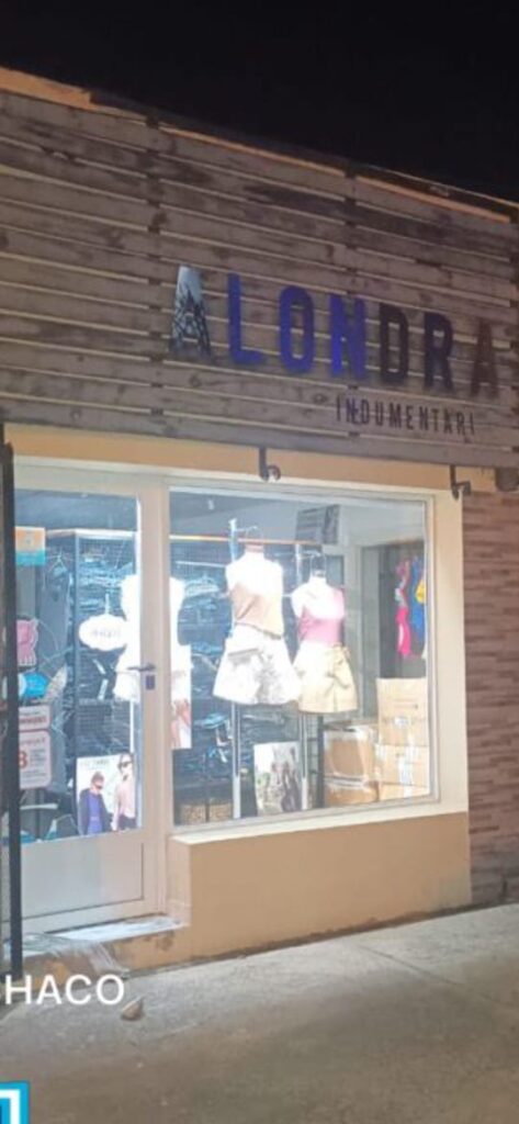 VILLA ÁNGELA: ROMPIÓ LA VIDRIERA DE UN LOCAL DE ROPA Y FUE DETENIDO MINUTOS DESPUÉS