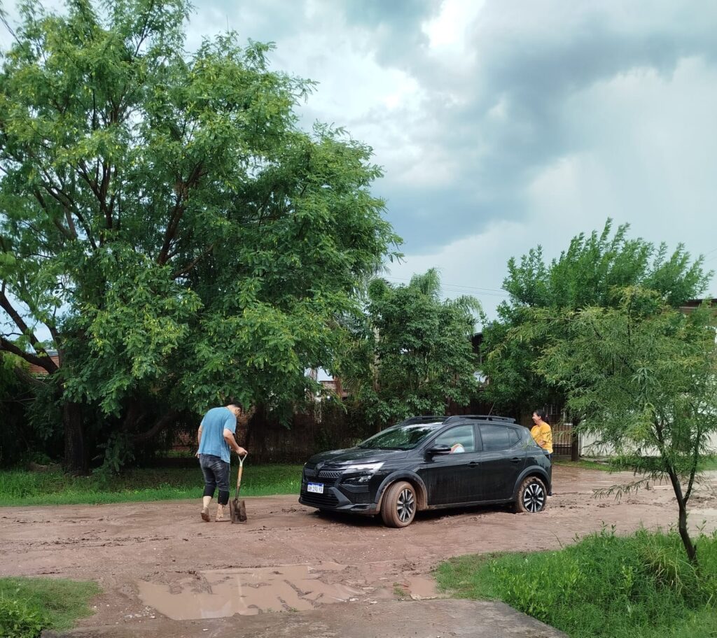 VECINOS DE CALLE LAVALLE RECLAMAN SOLUCIONES TRAS 27 AÑOS DE ABANDONO E INSEGURIDAD