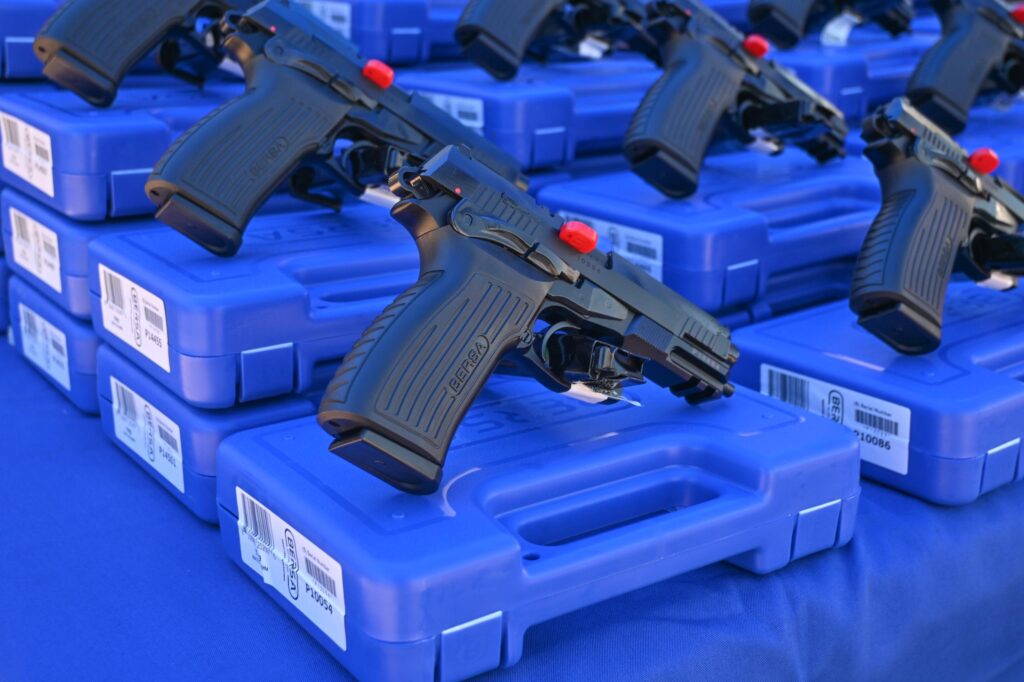PLAN PROVINCIAL DE SEGURIDAD: POLICÍAS EGRESAN CON ARMAS Y UNIFORMES NUEVOS