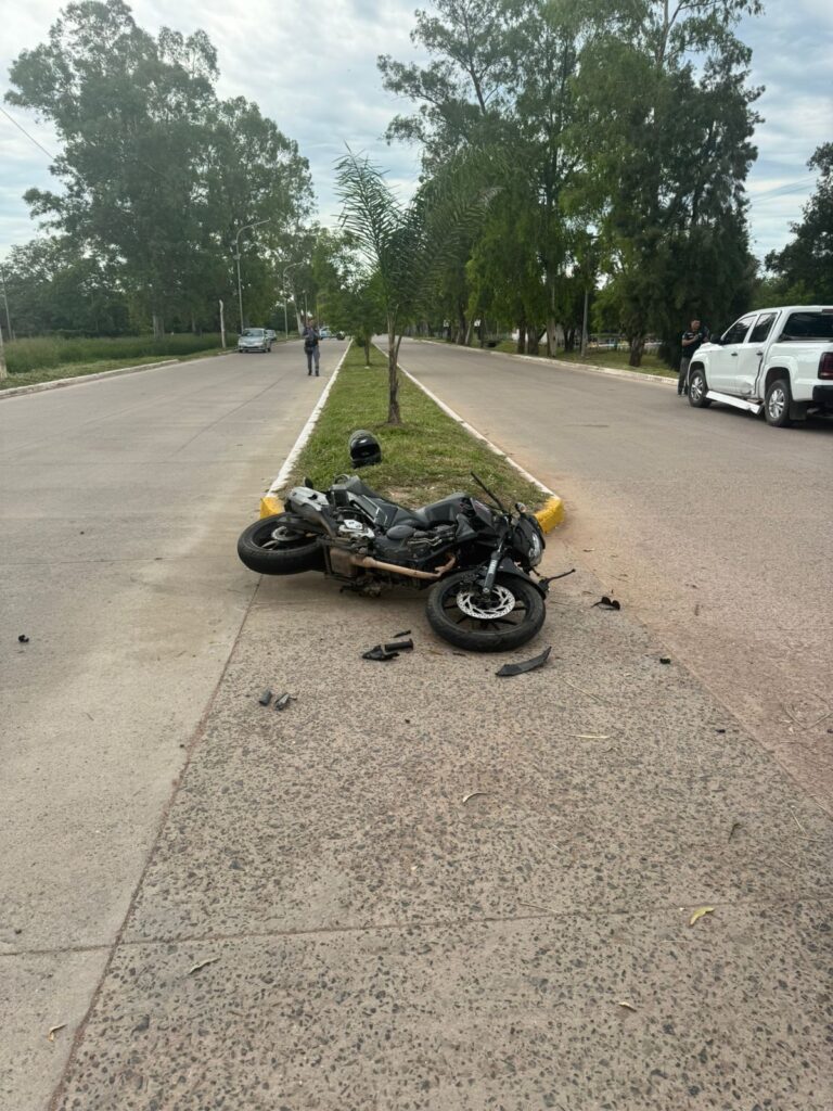 UN JOVEN LESIONADO TRAS CHOQUE DE MOTO CONTRA UNA CAMIONETA - Gente de ...
