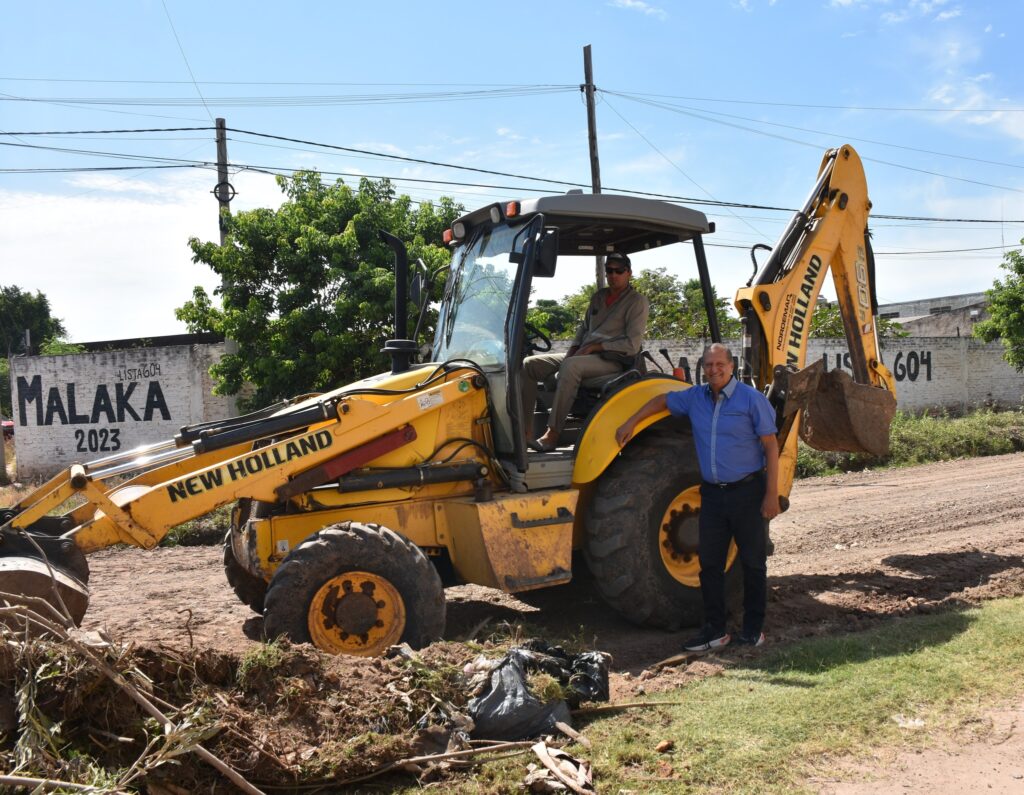 EL INTENDENTE ADALBERTO PAPP DESTACÓ LOS TRABAJOS DE LIMPIEZA Y PERFILADO EN CALLE PELLEGRINI Y LA PAMPA