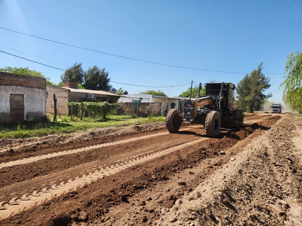 EL MUNICIPIO CONTINÚA CON EL OPERATIVO DE CORTE DE PASTO Y MEJORA DE CALLES EN LA CIUDAD