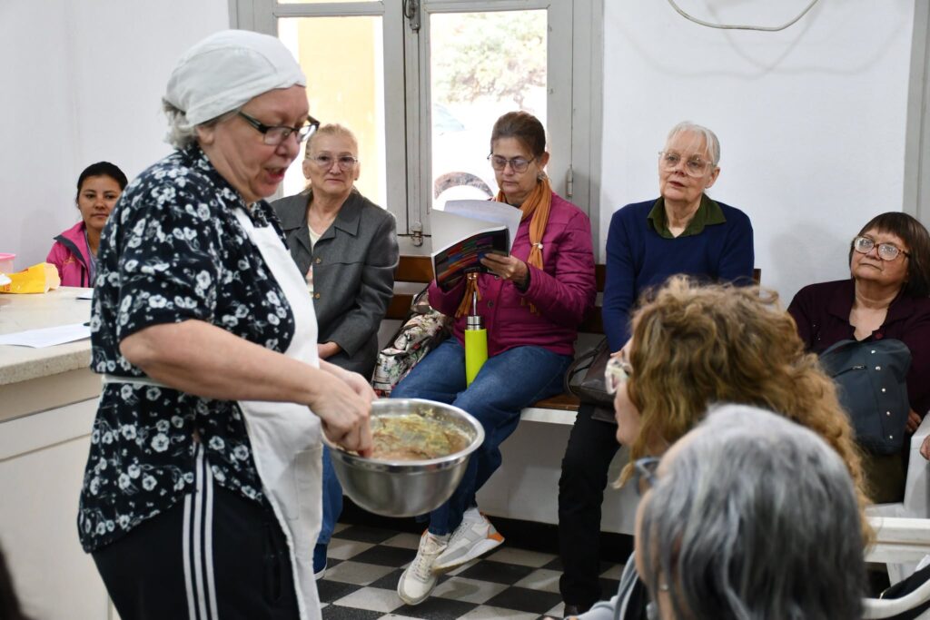 COCINA SIN TACC: VILLA ÁNGELA VOLVIÓ A REUNIR A LA COMUNIDAD EN UN TALLER GRATUITO