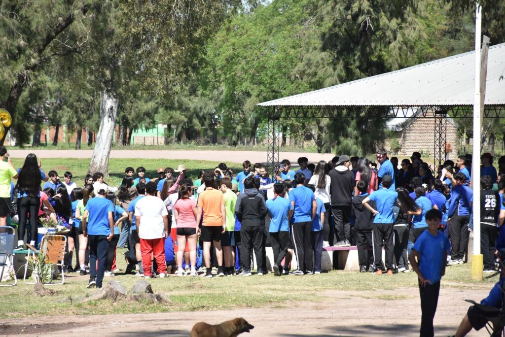 ESTUDIANTES DISFRUTARON DE UNA JORNADA AL AIRE LIBRE EN EL CAMPING MUNICIPAL