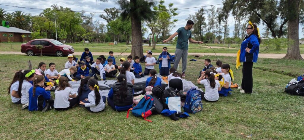 DOCENTES Y ALUMNOS COMPARTIERON UNA JORNADA RECREATIVA EN EL CAMPING MUNICIPAL
